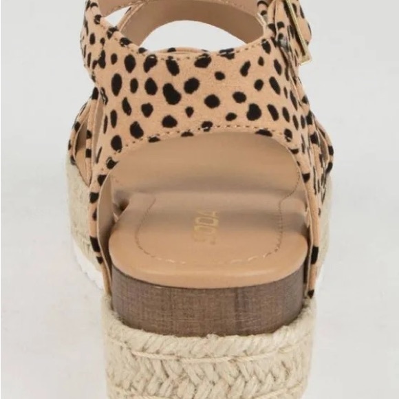 Soda Espadrille- Size 7 - Picture 3 of 8